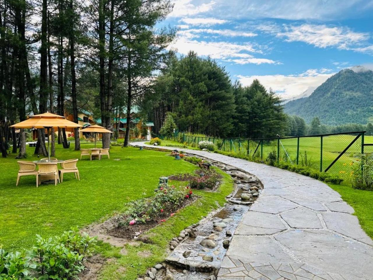 Radisson Golf Resort Pahalgam Ngoại thất bức ảnh