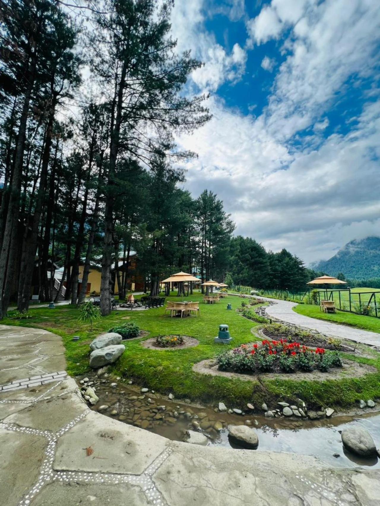 Radisson Golf Resort Pahalgam Ngoại thất bức ảnh