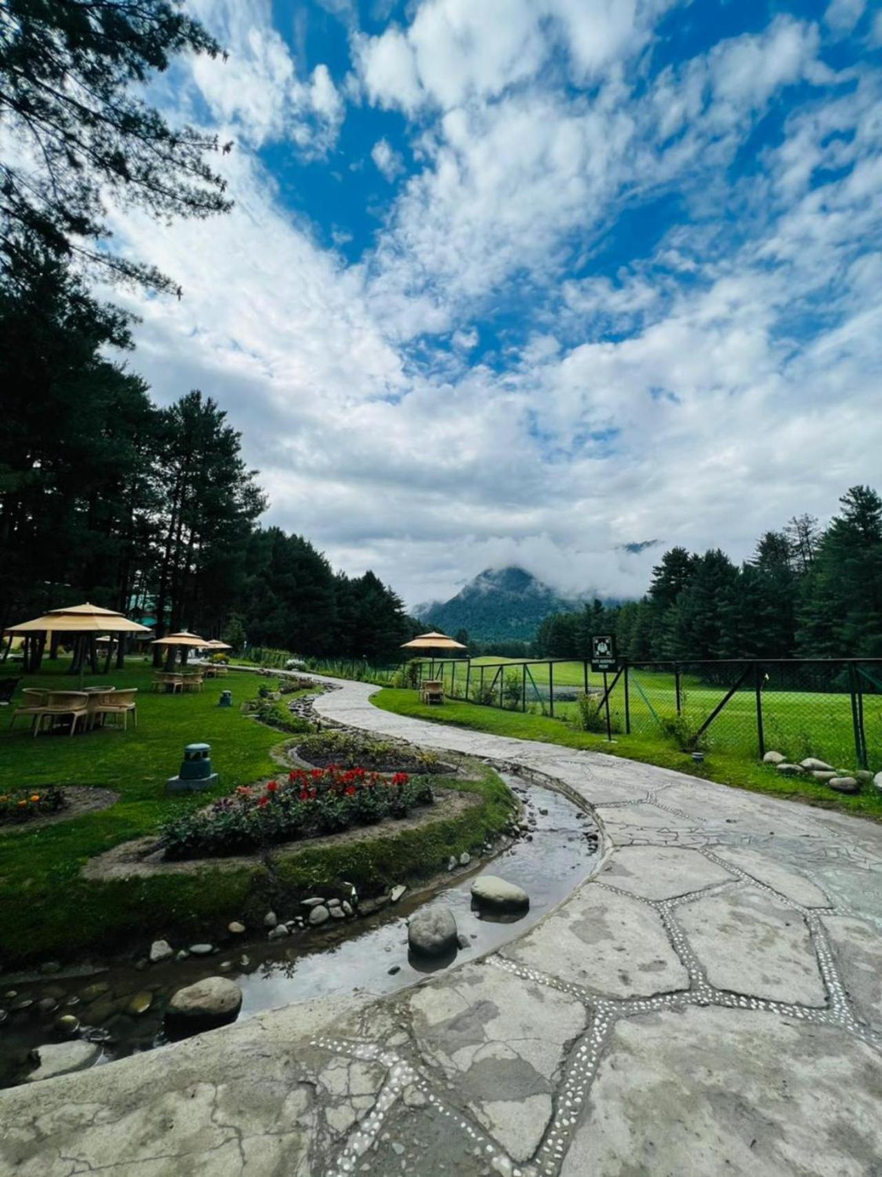 Radisson Golf Resort Pahalgam Ngoại thất bức ảnh